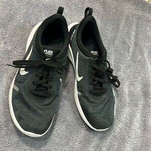 Woman Nike flex experience 8